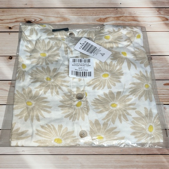 Size 2: Torrid Duofold Ruffle Button Front Daisy Tank Top - Picture 5 of 6